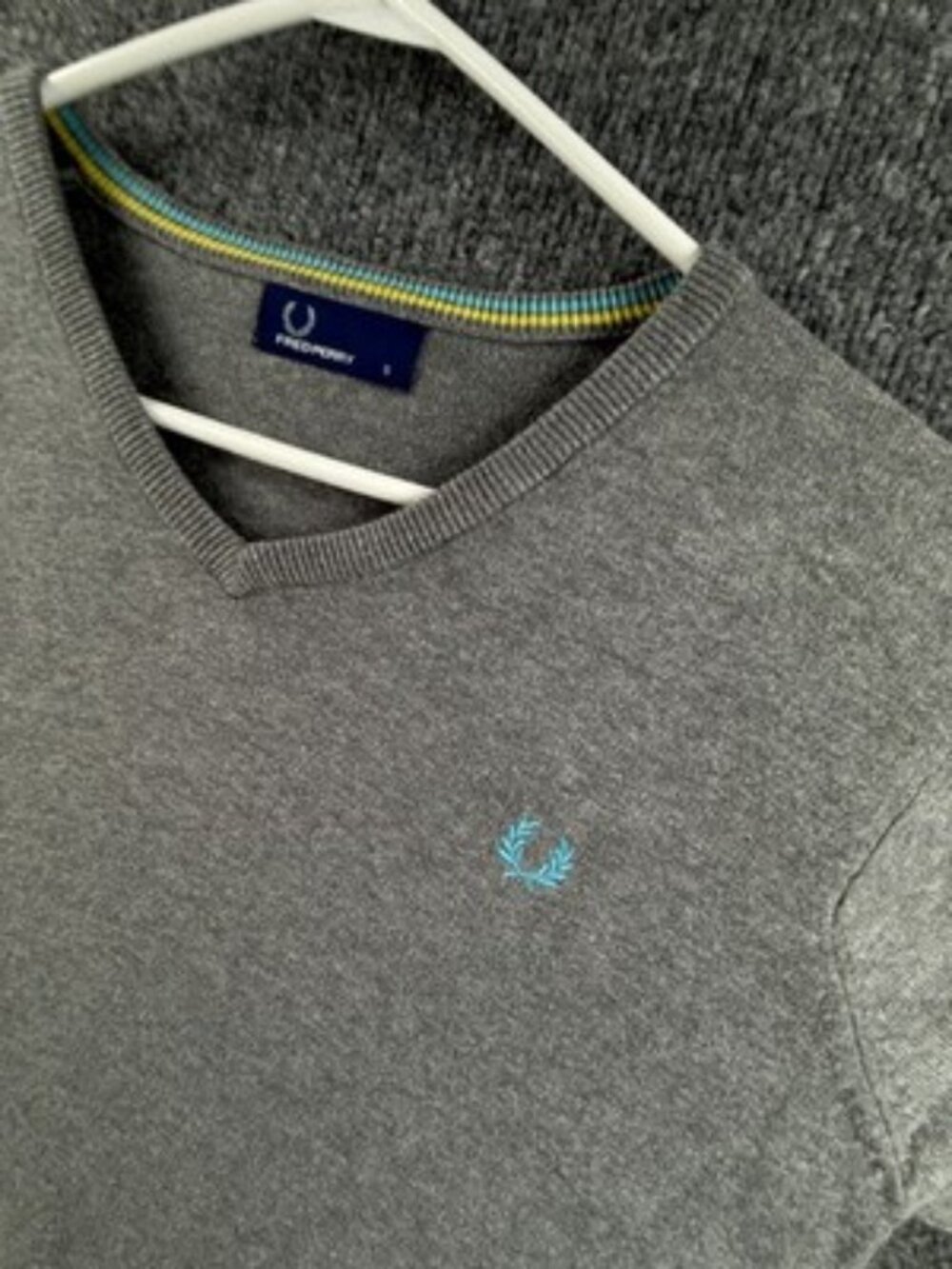 Fred Perry Pullover V-Neck Gray Women All Cotton Logo Sweater Long Sleeve Small - Picture 3 of 15